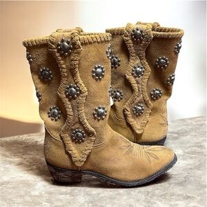 Old Gringo Silver Round Studded Suede Tan Boots Womens size 7.5